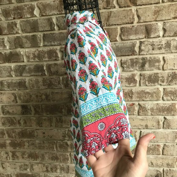 Liza Byrd Floral Top No size tag See my measurements EUC Pit to Pit 16… - Picture 7 of 12